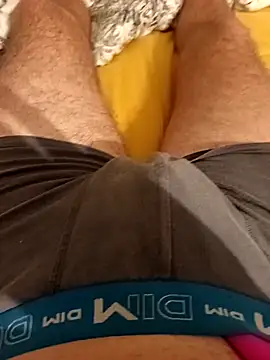 Snapshot of Dam70 chatting on 3, 10, 2025 Dam70 online show from 3, 10, 2025