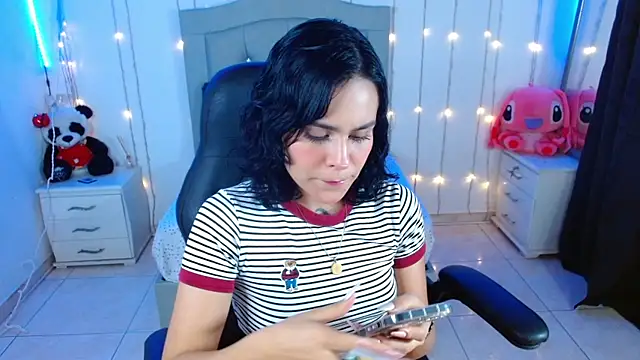 Snapshot of veronica_luar chatting on 12, 10, 2025 veronica luar online show from 12, 10, 2025