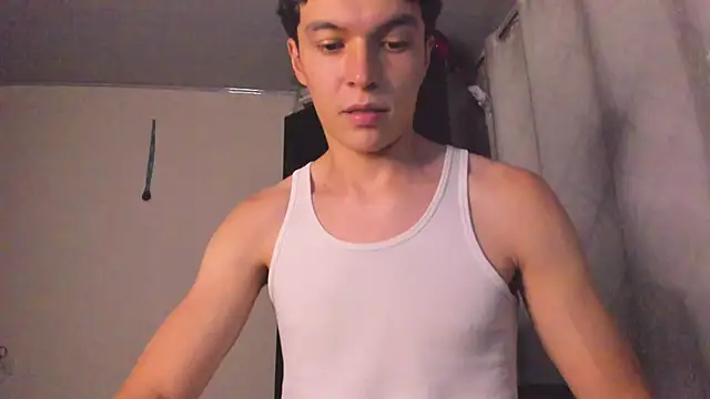 Snapshot of Mastrangelo_xxx chatting on 14, 3, 2025 Mastrangelo xxx online show from 14, 3, 2025