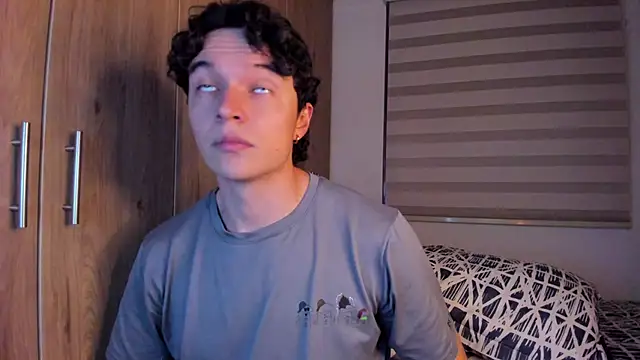 Snapshot of Mastrangelo_xxx chatting on 11, 10, 2025 Mastrangelo xxx online show from 11, 10, 2025