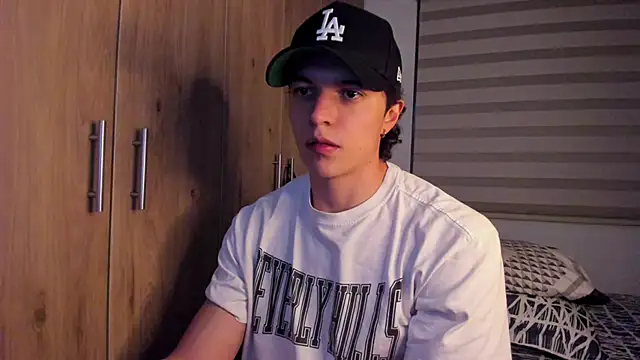 Snapshot of Mastrangelo_xxx chatting on 14, 10, 2025 Mastrangelo xxx online show from 14, 10, 2025