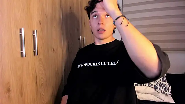 Snapshot of Mastrangelo_xxx chatting on 9, 11, 2025 Mastrangelo xxx online show from 9, 11, 2025