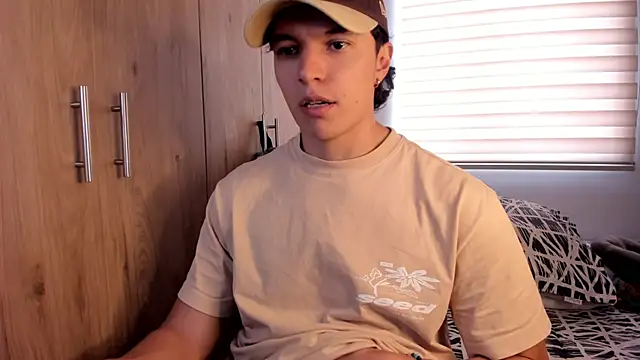 Snapshot of Mastrangelo_xxx chatting on 27, 11, 2025 Mastrangelo xxx online show from 27, 11, 2025