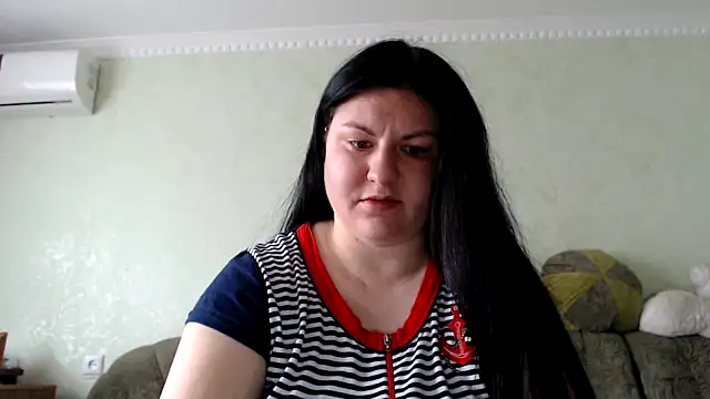 Snapshot of KiraSwee chatting on 10, 9, 2025 KiraSwee online show from 10, 9, 2025