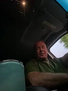 Snapshot of hintly chatting on 10, 9, 2025 hintly online show from 10, 9, 2025