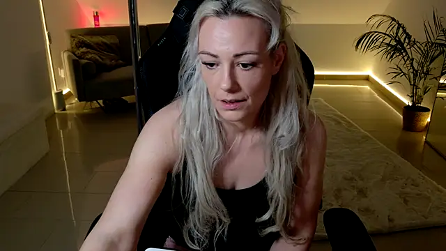 TessaWayne online show from 26, 4, 2026