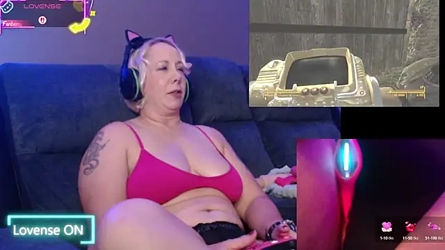 Trixiekittycutie online show from 22, 9, 2025