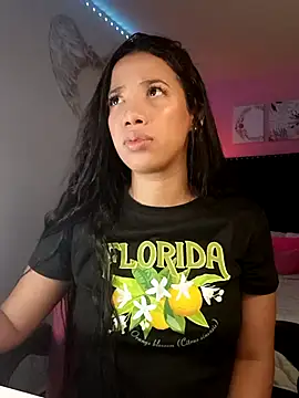 SallyWhitee online show from 4, 4, 2026