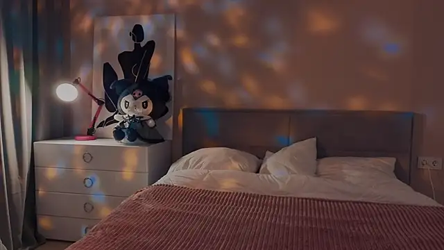 Mia Luw online show from 8, 9, 2025