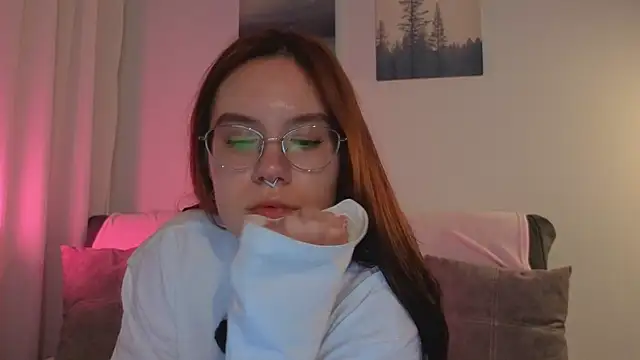 Snapshot of Mia_Luw chatting on 22, 7, 2026 Mia Luw online show from 22, 7, 2026