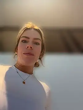 oliviafranciis online show from 30, 7, 2026