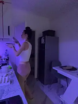 Snapshot of Celine_Roxelle chatting on 5, 12, 2025 Celine Roxelle online show from 5, 12, 2025