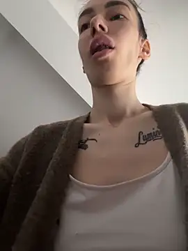 Celine Roxelle online show from 15, 3, 2026