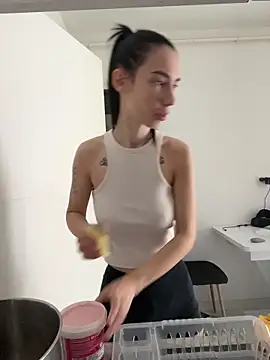 Celine Roxelle online show from 15, 4, 2026