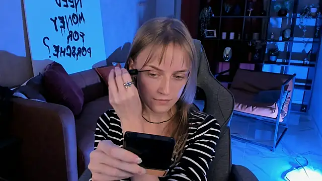 KiraMontoya online show from 2, 11, 2025