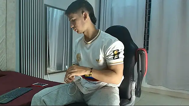 Snapshot of ANDRES_STUD chatting on 29, 9, 2025 ANDRES STUD online show from 29, 9, 2025