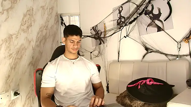 Snapshot of ANDRES_STUD chatting on 24, 10, 2025 ANDRES STUD online show from 24, 10, 2025