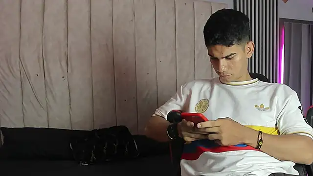 Snapshot of ANDRES_STUD chatting on 6, 11, 2025 ANDRES STUD online show from 6, 11, 2025