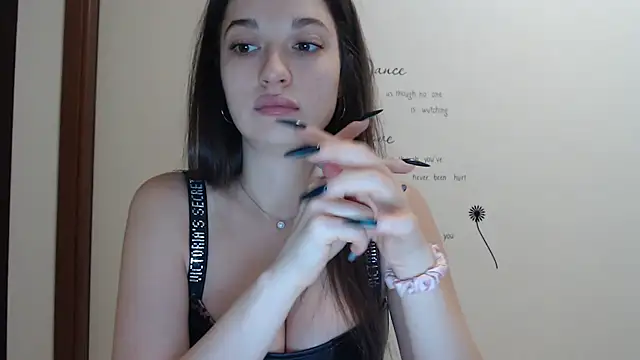 Snapshot of Eva_Eldis chatting on 8, 9, 2025 Eva Eldis online show from 8, 9, 2025