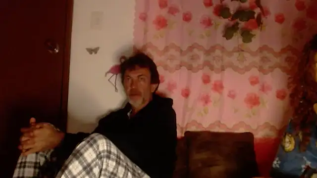 Snapshot of jeans_and_emma chatting on 14, 3, 2025 jeans and emma online show from 14, 3, 2025