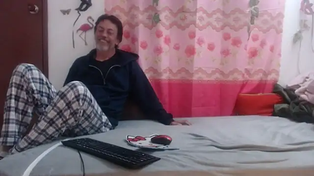 Snapshot of jeans_and_emma chatting on 16, 3, 2025 jeans and emma online show from 16, 3, 2025
