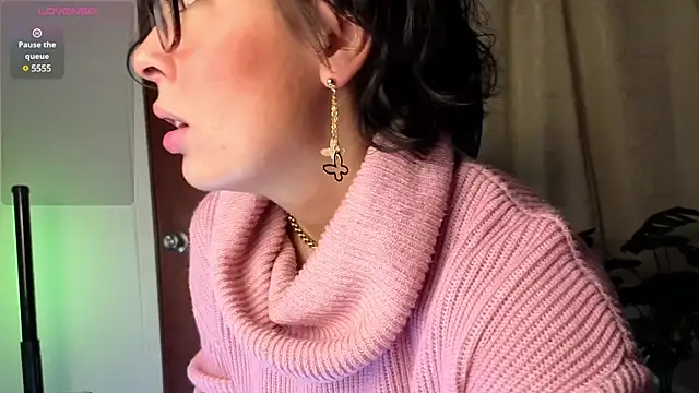 sophia dumont online show from 8, 3, 2025