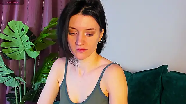 Snapshot of roxy_riot_ chatting on 6, 2, 2025 roxy riot  online show from 6, 2, 2025