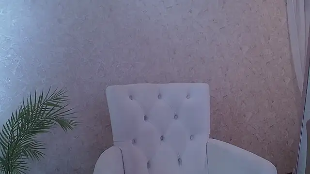 Snapshot of roxy_riot_ chatting on 4, 3, 2025 roxy riot  online show from 4, 3, 2025