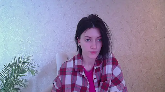 Snapshot of roxy_riot_ chatting on 4, 3, 2025 roxy riot  online show from 4, 3, 2025