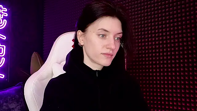 Snapshot of roxy_riot_ chatting on 8, 3, 2025 roxy riot  online show from 8, 3, 2025