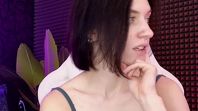 Snapshot of roxy_riot_ chatting on 10, 3, 2025 roxy riot  online show from 10, 3, 2025