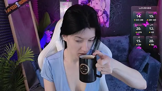 Snapshot of roxy_riot_ chatting on 5, 11, 2025 roxy riot online show from 5, 11, 2025