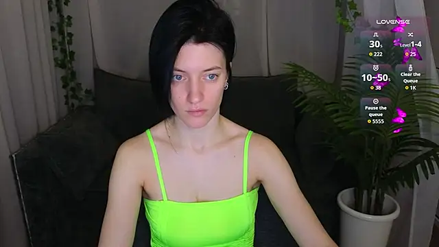 Snapshot of roxy_riot_ chatting on 8, 11, 2025 roxy riot online show from 8, 11, 2025