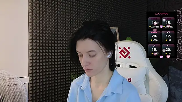 Snapshot of roxy_riot_ chatting on 14, 12, 2025 roxy riot online show from 14, 12, 2025