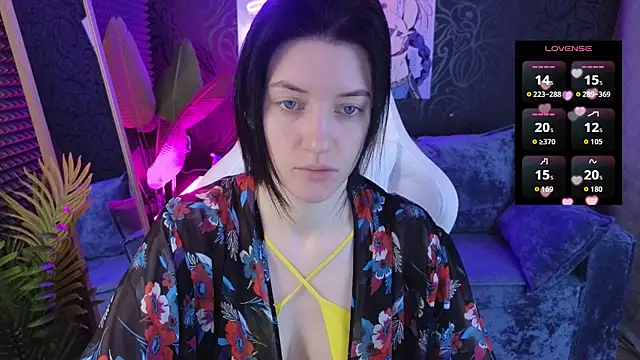 Snapshot of roxy_riot_ chatting on 17, 12, 2025 roxy riot online show from 17, 12, 2025