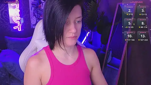 roxy riot  online show from 15, 4, 2026