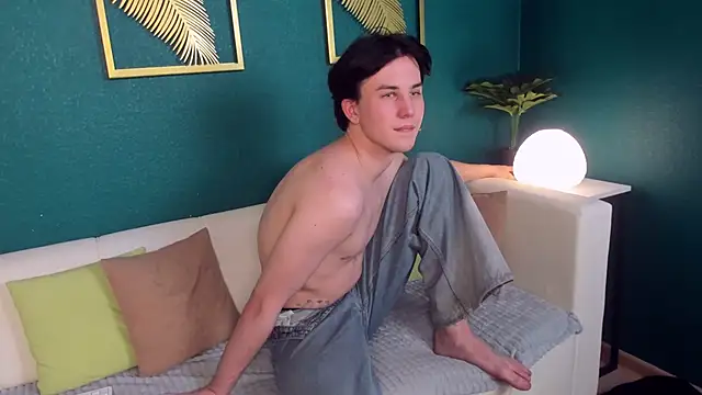 AdrianoAubert online show from 7, 3, 2025