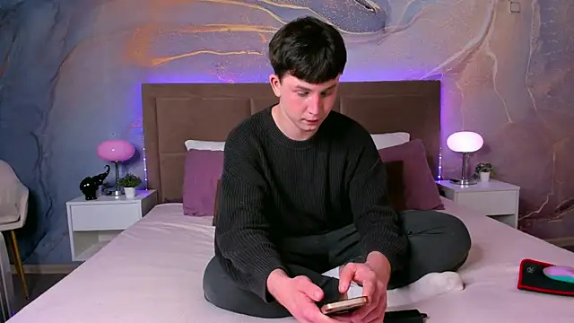 AdrianoAubert online show from 19, 9, 2025