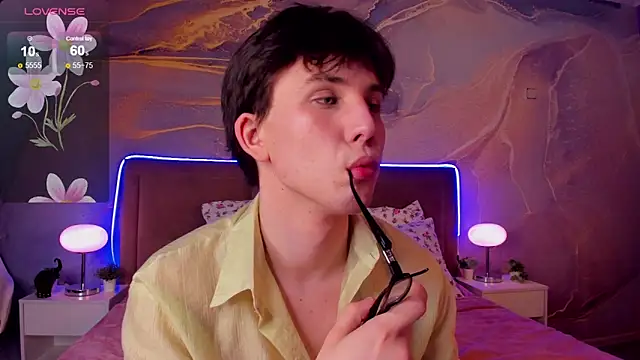 AdrianoAubert online show from 21, 11, 2025