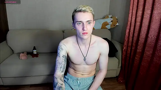 Snapshot of crazybottom99 chatting on 11, 3, 2025 crazybottom99 online show from 11, 3, 2025