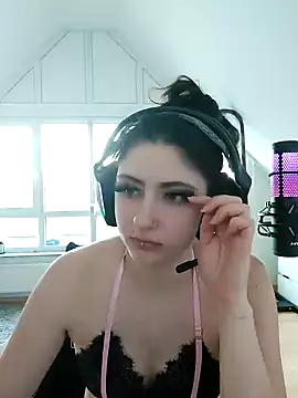 Snapshot of Gamergirl-Linela chatting on 5, 2, 2025 Gamergirl-Linela online show from 5, 2, 2025