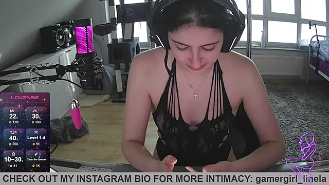Snapshot of Gamergirl-Linela chatting on 8, 10, 2025 Gamergirl-Linela online show from 8, 10, 2025
