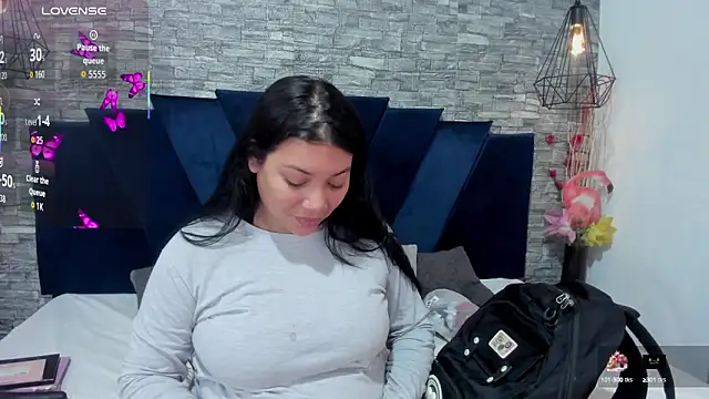 Sophia Brunett online show from 9, 10, 2025