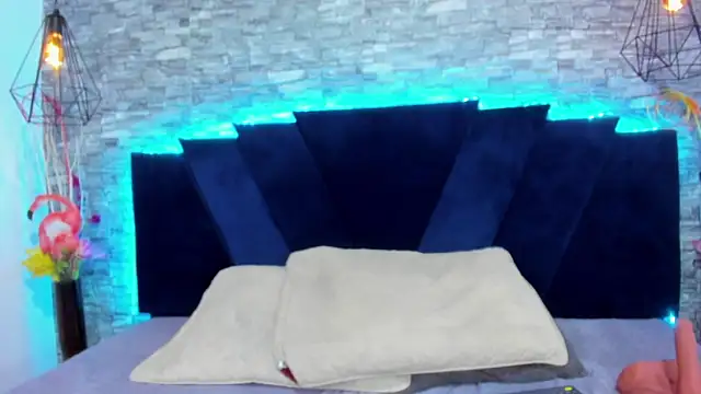 Sophia Brunett online show from 13, 4, 2026