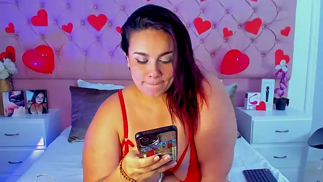 Snapshot of KourtneyEvans chatting on 5, 3, 2025 KourtneyEvans online show from 5, 3, 2025