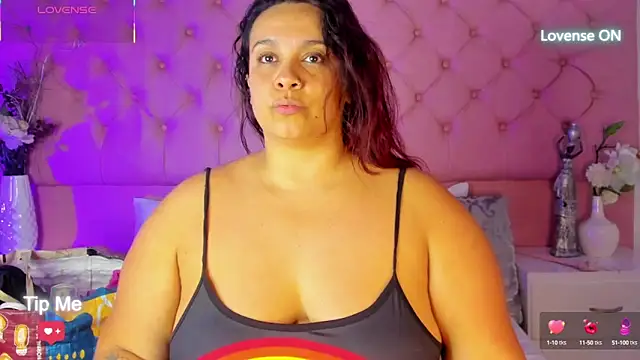 Snapshot of KourtneyEvans chatting on 9, 9, 2025 KourtneyEvans online show from 9, 9, 2025