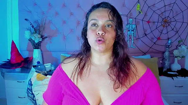 Snapshot of KourtneyEvans chatting on 27, 10, 2025 KourtneyEvans online show from 27, 10, 2025