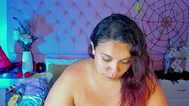 Snapshot of KourtneyEvans chatting on 28, 10, 2025 KourtneyEvans online show from 28, 10, 2025