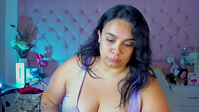 Snapshot of KourtneyEvans chatting on 11, 11, 2025 KourtneyEvans online show from 11, 11, 2025