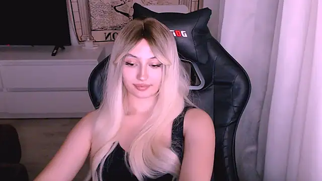 beauty blonde online show from 3, 12, 2025